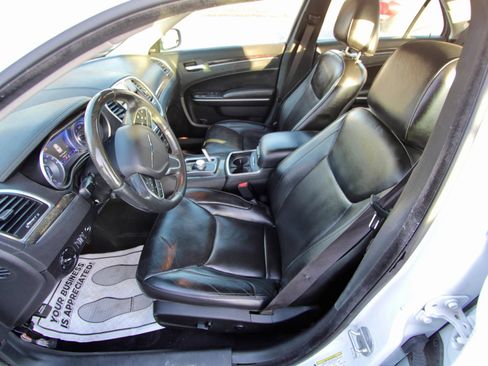 Used 2019 Chrysler 300 Limited image 14