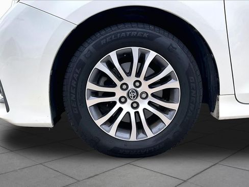 Used 2020 Toyota Sienna XLE Premium FWD image 10
