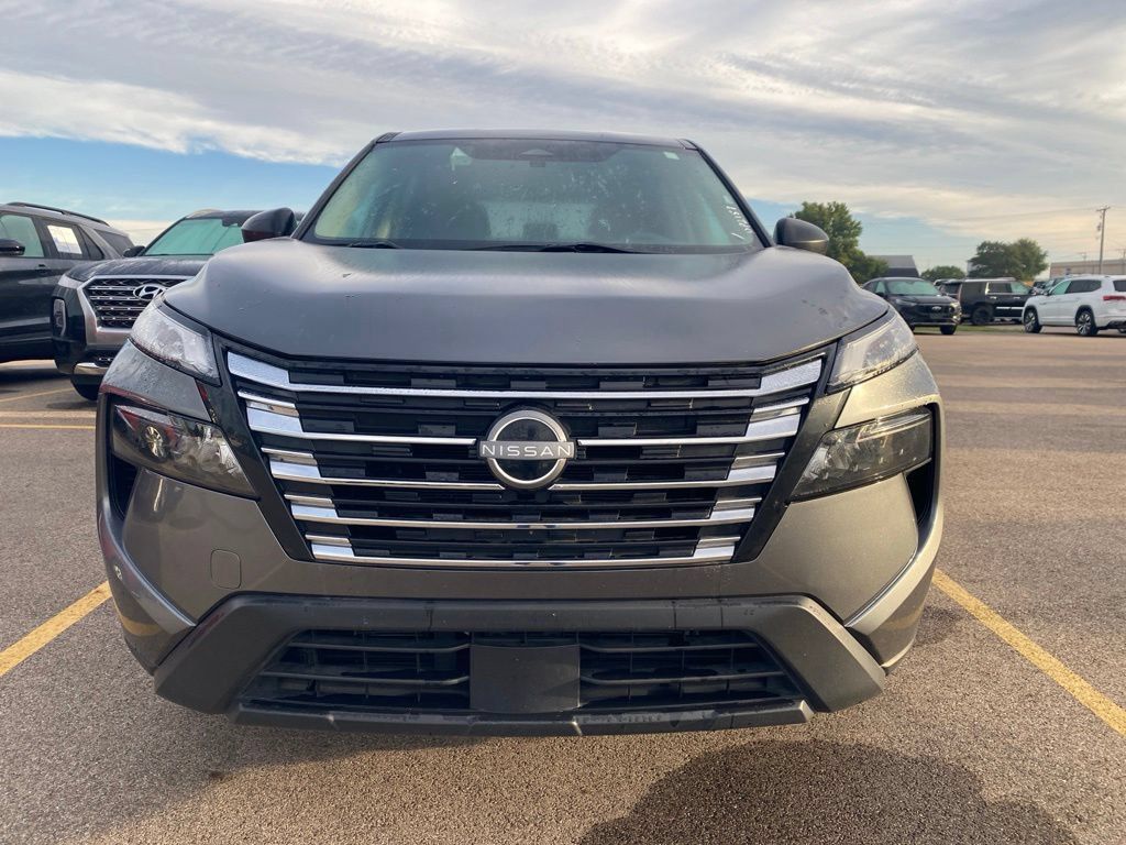 Used 2024 Nissan Rogue S AWD/4WD image 18