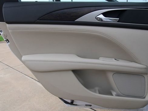 Used 2017 Lincoln MKZ Select w/ Technology Package image 43