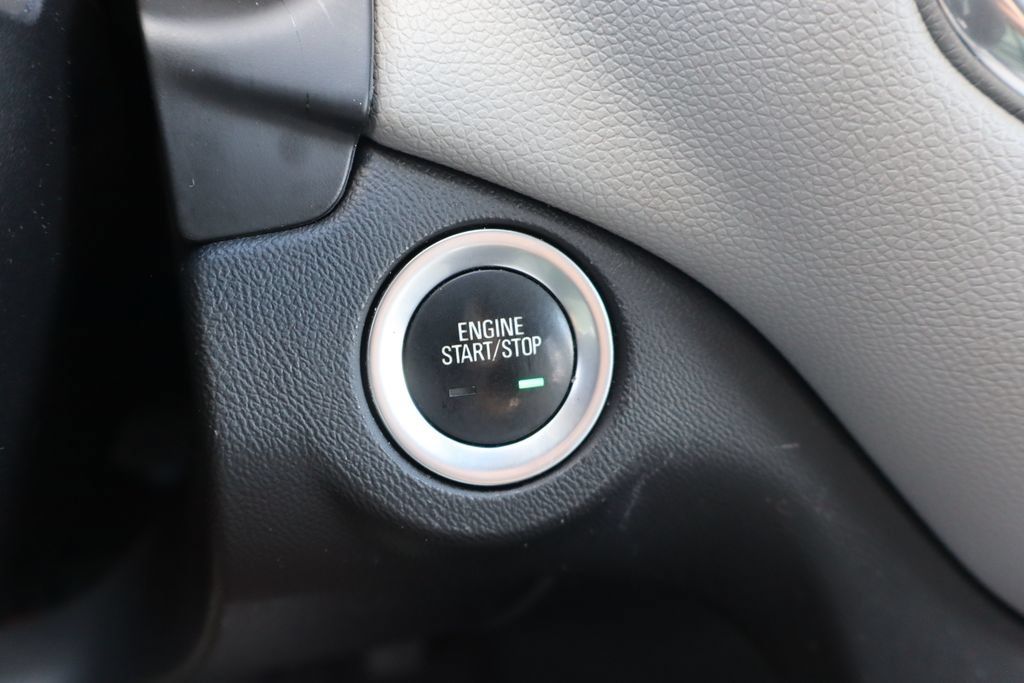 Used 2019 Chevrolet Equinox LS w/ LS Convenience Package AWD/4WD image 13