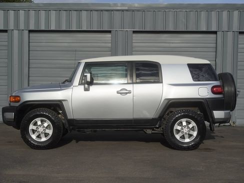 Used 2008 Toyota FJ Cruiser 4WD image 2