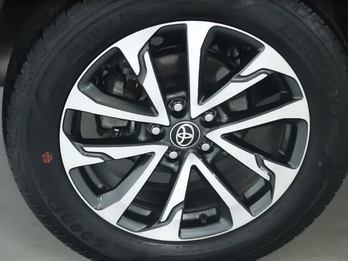 Certified 2023 Toyota Corolla Cross XLE w/ Convenience Package FWD image 11