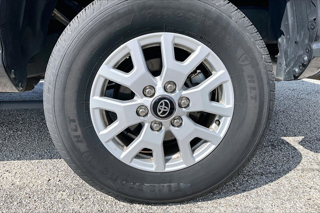 Used 2025 Toyota Tacoma SR5 AWD/4WD image 9