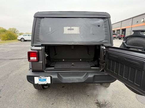 Used 2023 Jeep Wrangler Sport S image 6