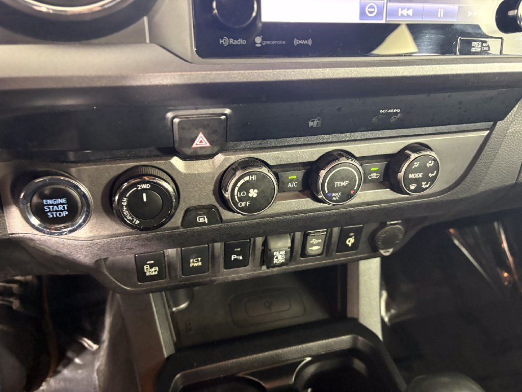Used 2019 Toyota Tacoma TRD Sport w/ Technology Package AWD/4WD image 18