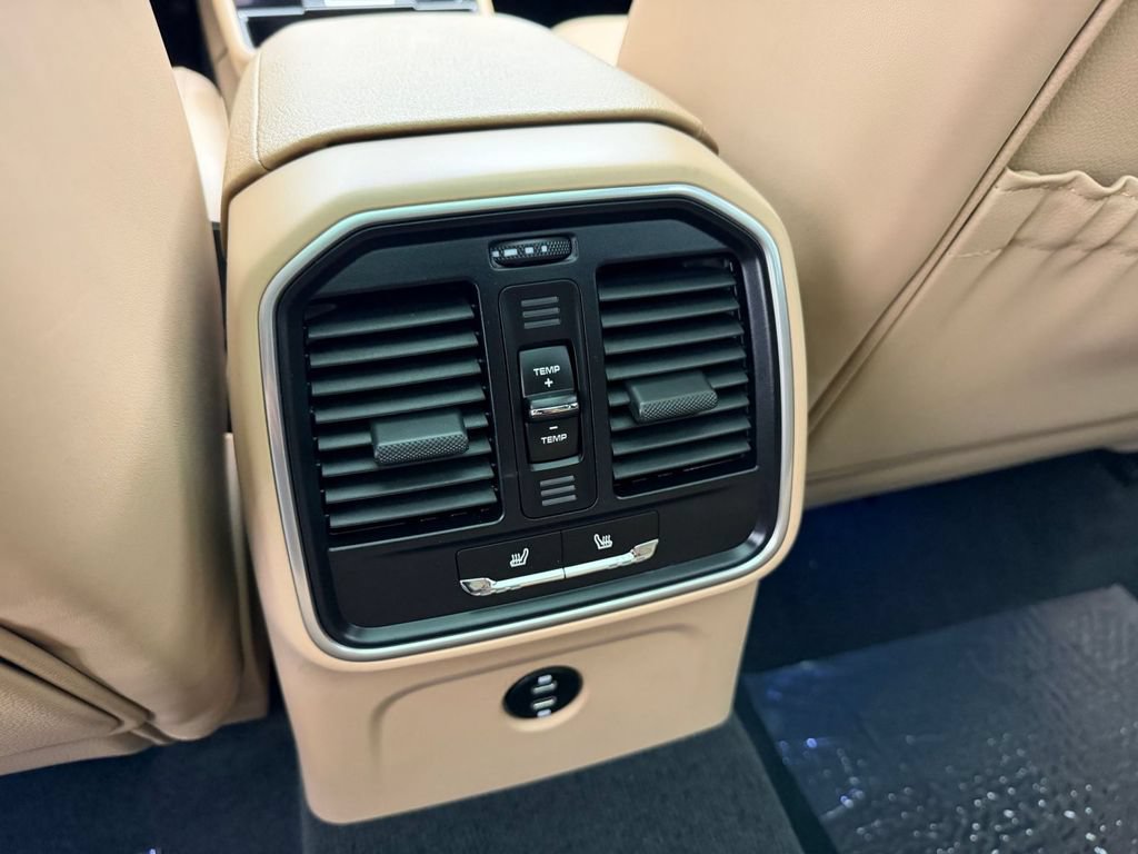 Certified 2024 Porsche Macan S AWD/4WD image 16