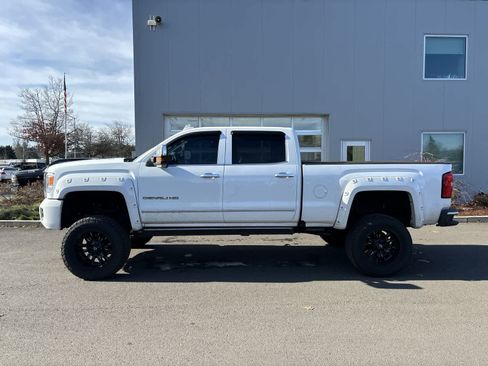 Used 2016 GMC Sierra 2500 Denali w/ Duramax Plus Package image 2