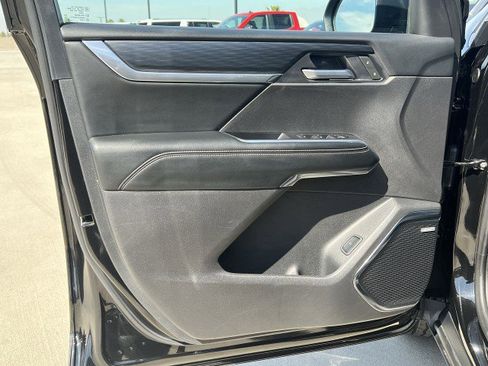 Used 2025 GMC Acadia Elevation image 22