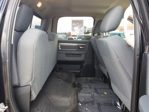 Used 2017 RAM 1500 Classic SLT AWD/4WD image 29
