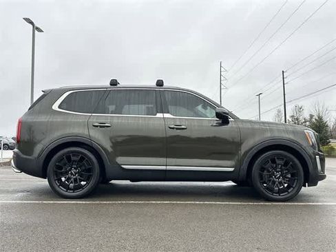 Used 2020 Kia Telluride SX w/ SX Prestige Package image 3