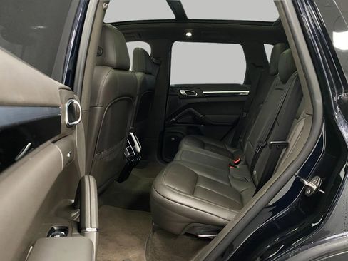 Used 2018 Porsche Cayenne S image 29