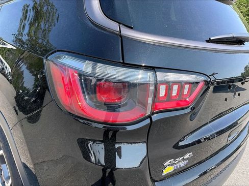 Used 2022 Jeep Compass Trailhawk AWD/4WD image 30