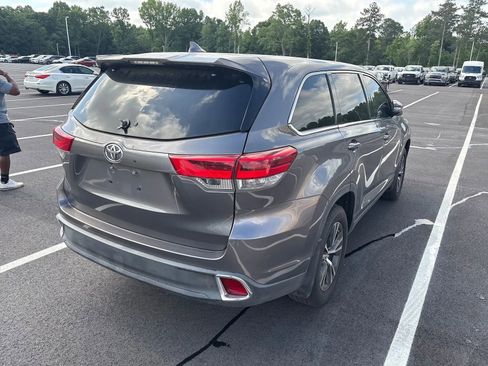 Used 2019 Toyota Highlander Plus AWD/4WD image 5