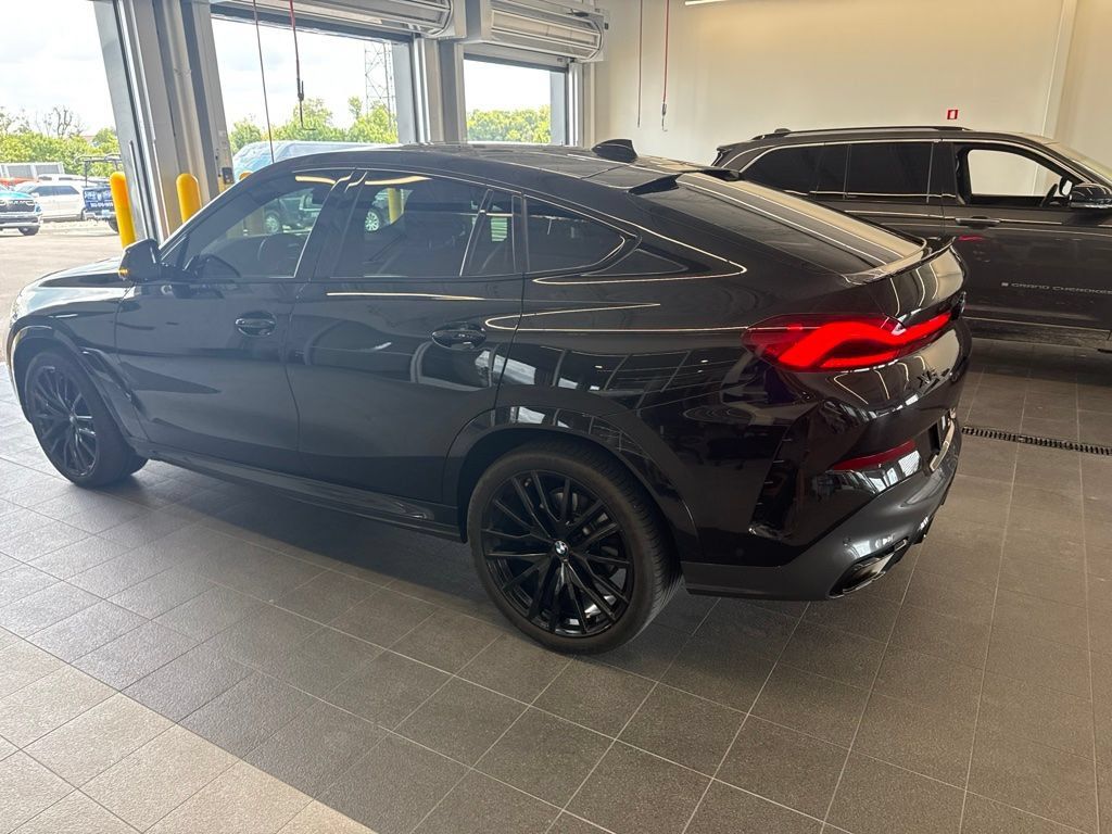 Used 2023 BMW X6 xDrive40i w/ Executive Package AWD/4WD image 4