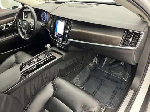 Used 2020 Volvo V90 T6 Cross Country image 34