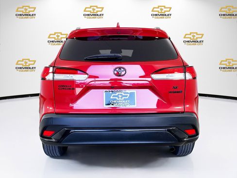 Used 2024 Toyota Corolla Cross AWD Hybrid w/ Moonroof Package image 6