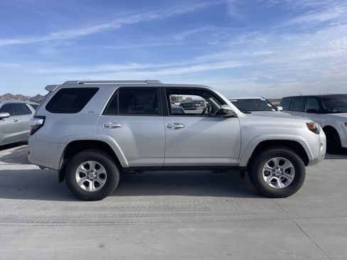 Used 2018 Toyota 4Runner SR5 image 3