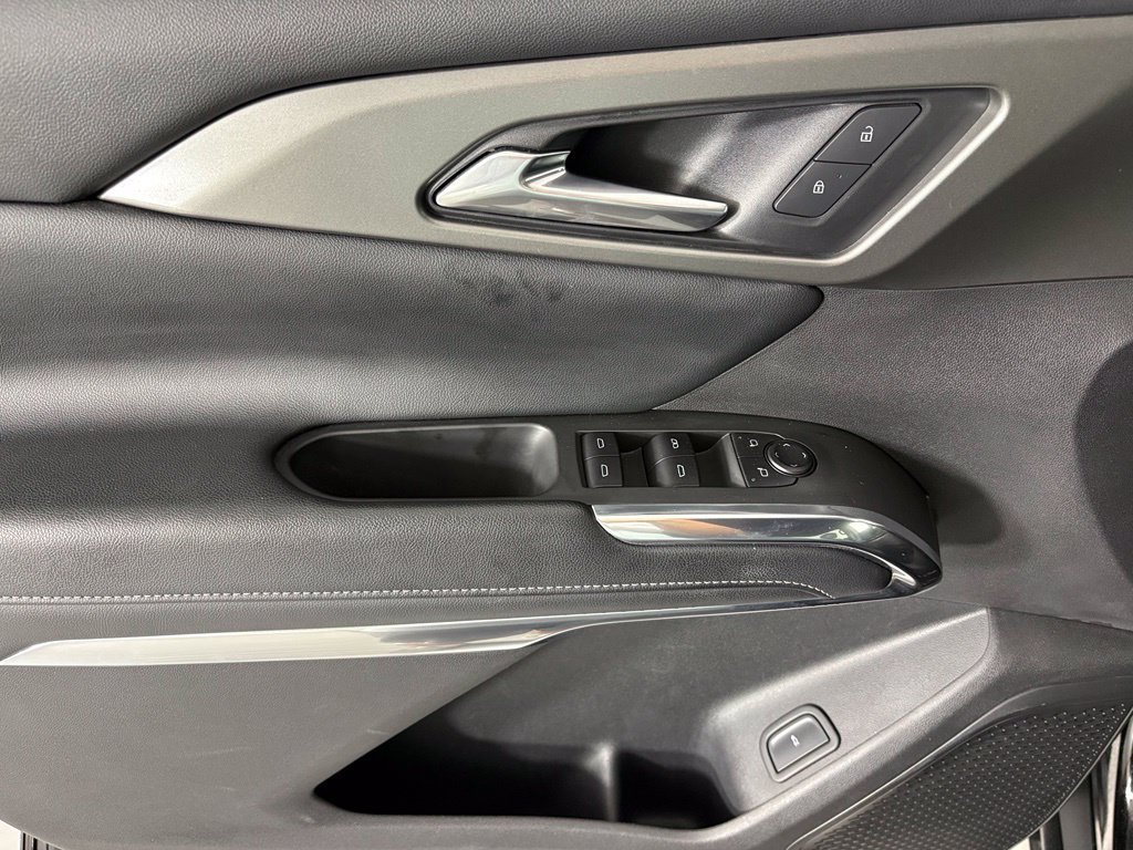 Used 2025 Chevrolet Traverse LT FWD image 20