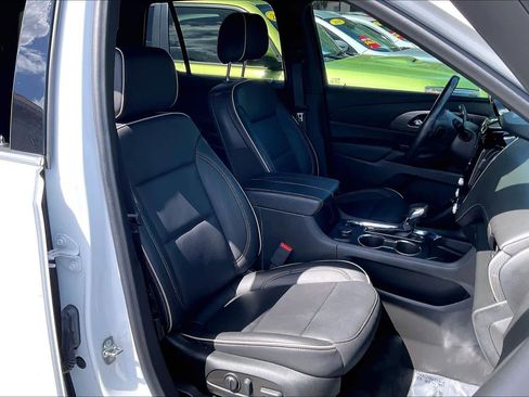 Certified 2022 Chevrolet Traverse Premier FWD image 8