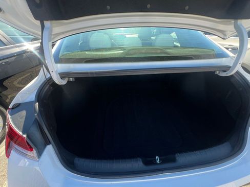 Used 2025 Hyundai Elantra Limited image 31