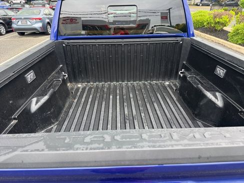 Used 2025 Toyota Tacoma SR5 AWD/4WD image 25