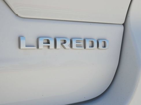 Used 2025 Jeep Grand Cherokee Laredo X AWD/4WD image 9