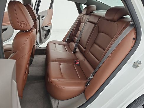 Used 2018 Chevrolet Malibu LT w/ Leather Package image 17