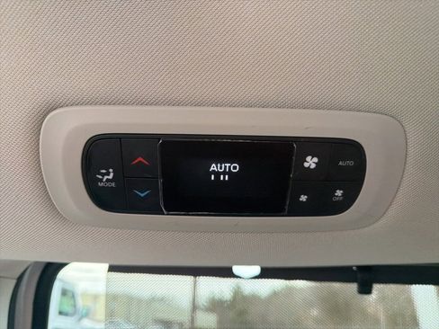 Used 2024 Chrysler Pacifica Touring-L image 20