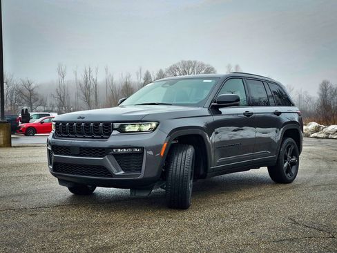 New 2026 Jeep Grand Cherokee Limited w/ Limited Altitude Package AWD/4WD image 7