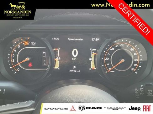 Certified 2025 Jeep Wrangler Unlimited Rubicon w/ Convenience Group AWD/4WD image 8