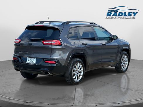 Used 2018 Jeep Cherokee Latitude AWD/4WD image 2