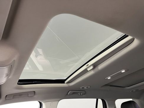 Used 2021 GMC Acadia Denali w/ Denali Ultimate Package image 18