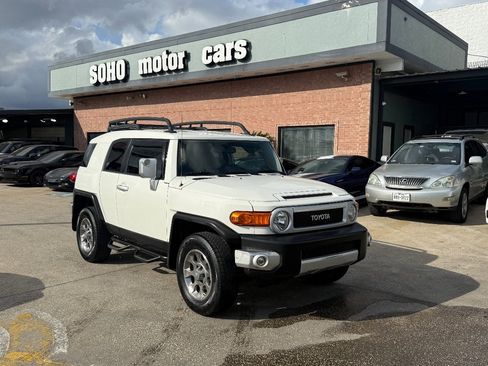 Used 2014 Toyota FJ Cruiser 4WD image 2