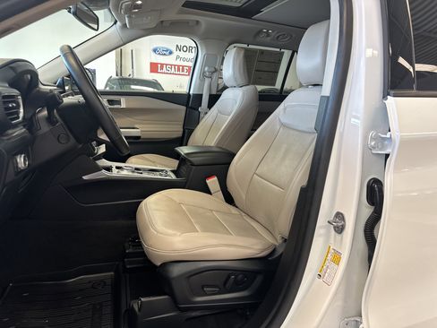 Certified 2023 Ford Explorer Limited w/ Equipment Group 301A image 5