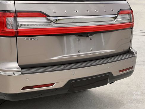 Used 2018 Lincoln Navigator Reserve AWD/4WD image 6