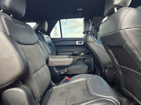 Used 2022 Ford Explorer ST image 17