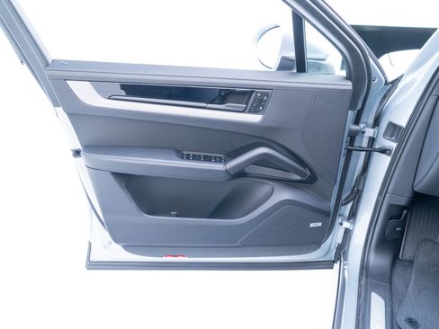 Certified 2025 Porsche Cayenne image 23