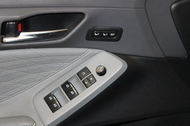 Used 2019 Toyota Avalon Limited w/ All Weather Liner Package FWD image 28
