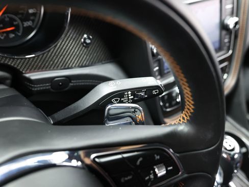 Used 2019 Bentley Bentayga image 27