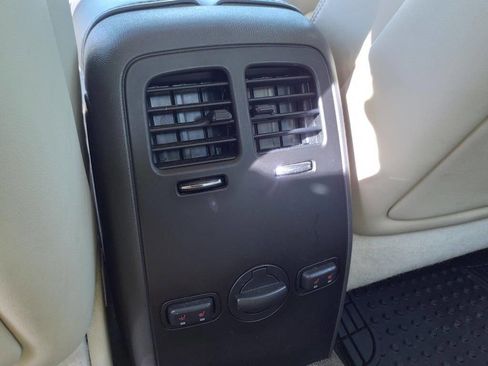 Used 2013 Lincoln MKS AWD image 7