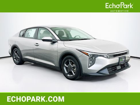 Used 2025 Kia K4 FWD image 1