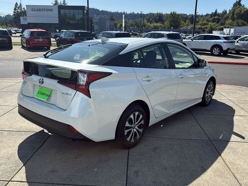 Used 2019 Toyota Prius LE AWD/4WD image 3