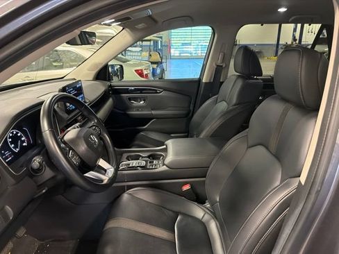 Used 2025 Honda Pilot EX-L image 4