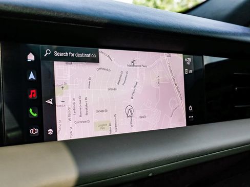 Used 2022 Porsche Taycan image 21