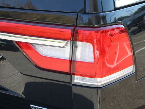 Used 2015 Lincoln Navigator 2WD image 39