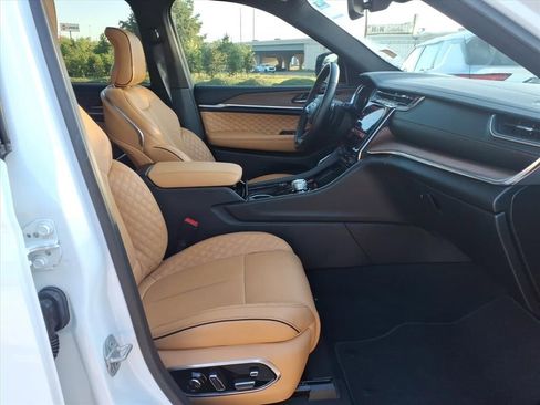 Used 2025 Jeep Grand Cherokee L Summit AWD/4WD image 17