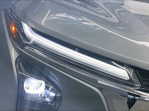 Used 2025 Chevrolet Trax LT w/ LT Convenience Package FWD image 30