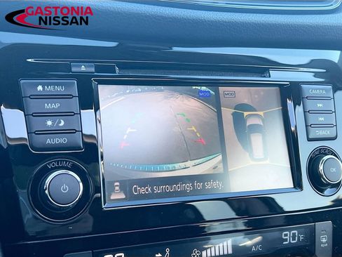 Used 2019 Nissan Rogue SL w/ Premium Package image 18