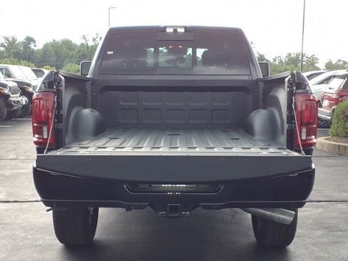 New 2026 RAM 3500 Big Horn AWD/4WD image 17